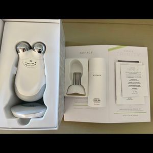 Nuface Trinity plus eye and lip enhancer and gel